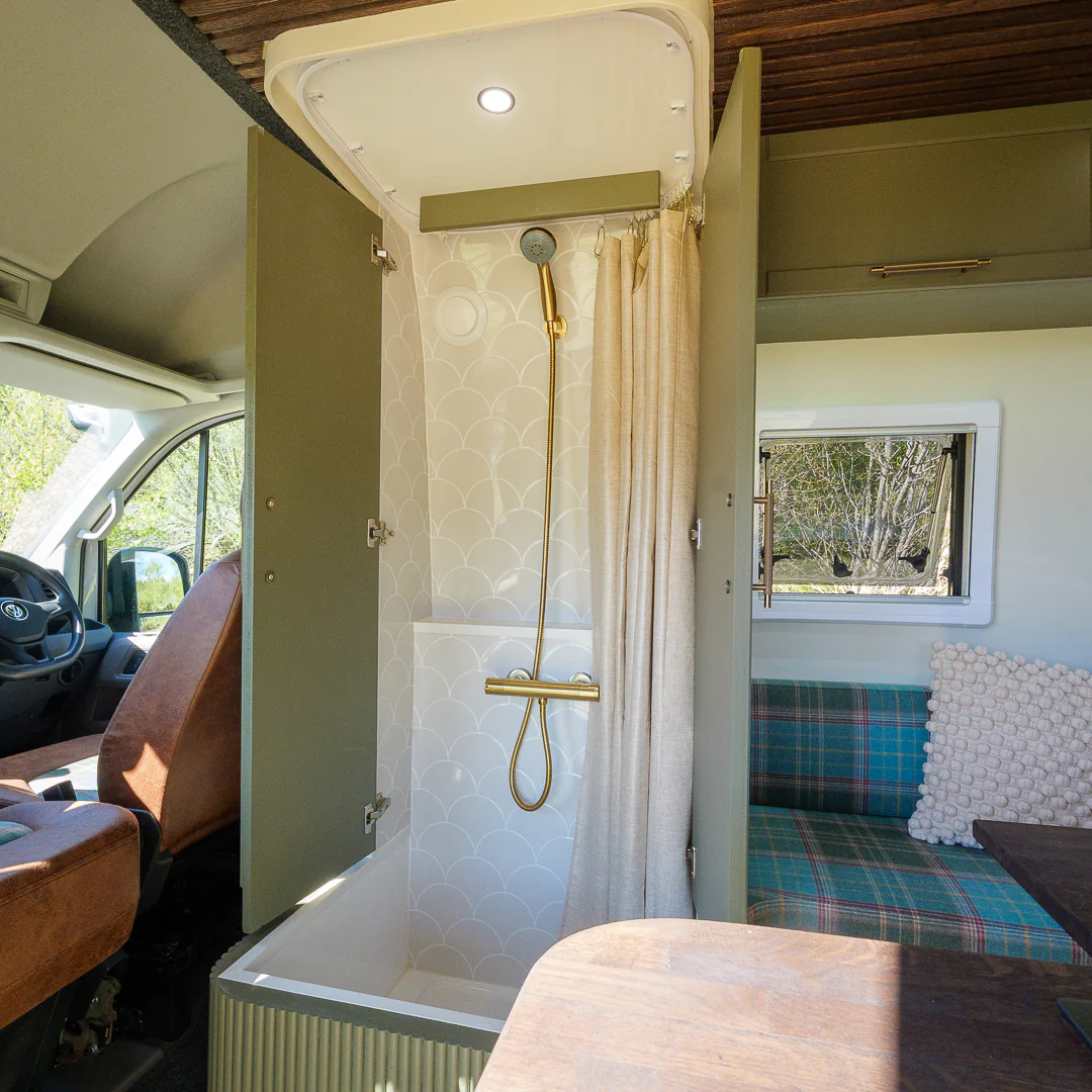 Nicola - Automatic Luxury Campervan - Image 31