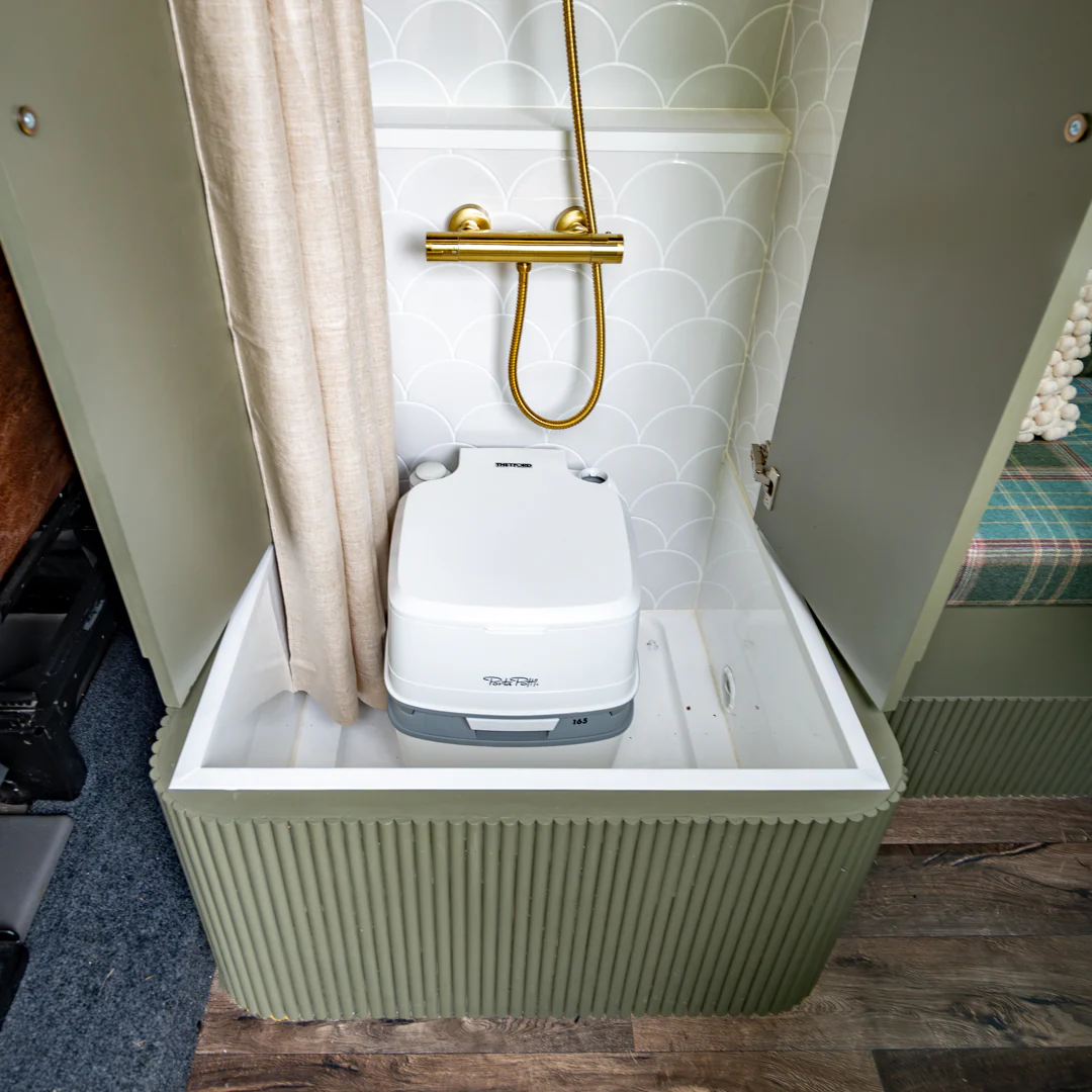 Nicola - Automatic Luxury Campervan - Image 33