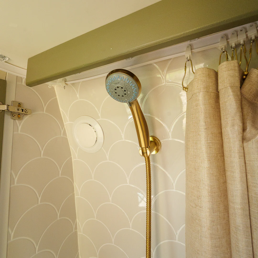 Nicola - Automatic Luxury Campervan - Image 35