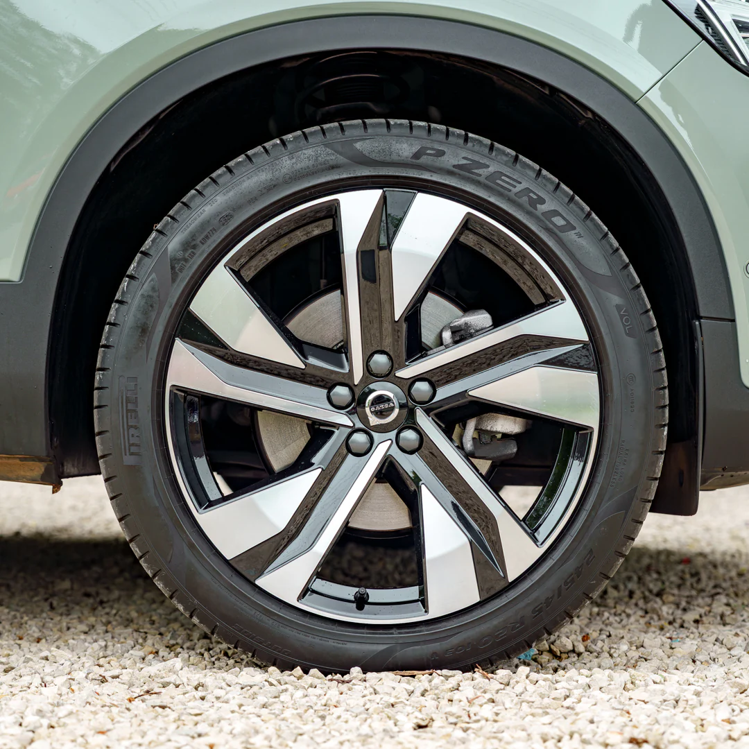 Volvo XC-40 - Image 15