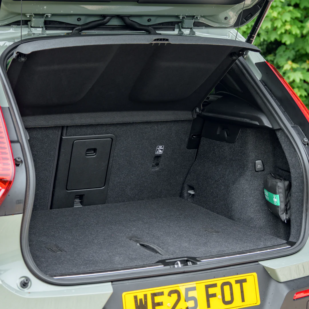 Volvo XC-40 - Image 16